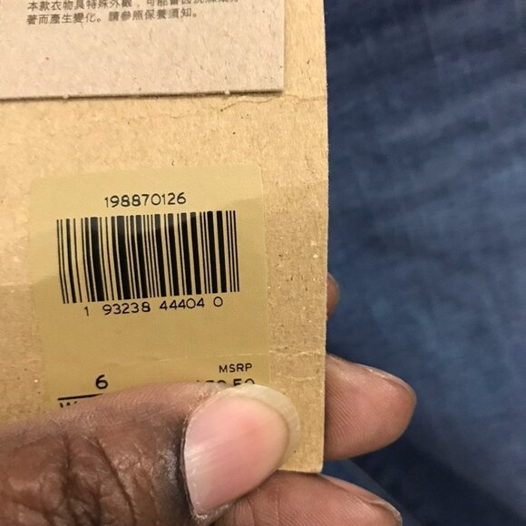 Levi's® Women's Mid-Rise Boyfriend Cropp - Picture 6 of 7